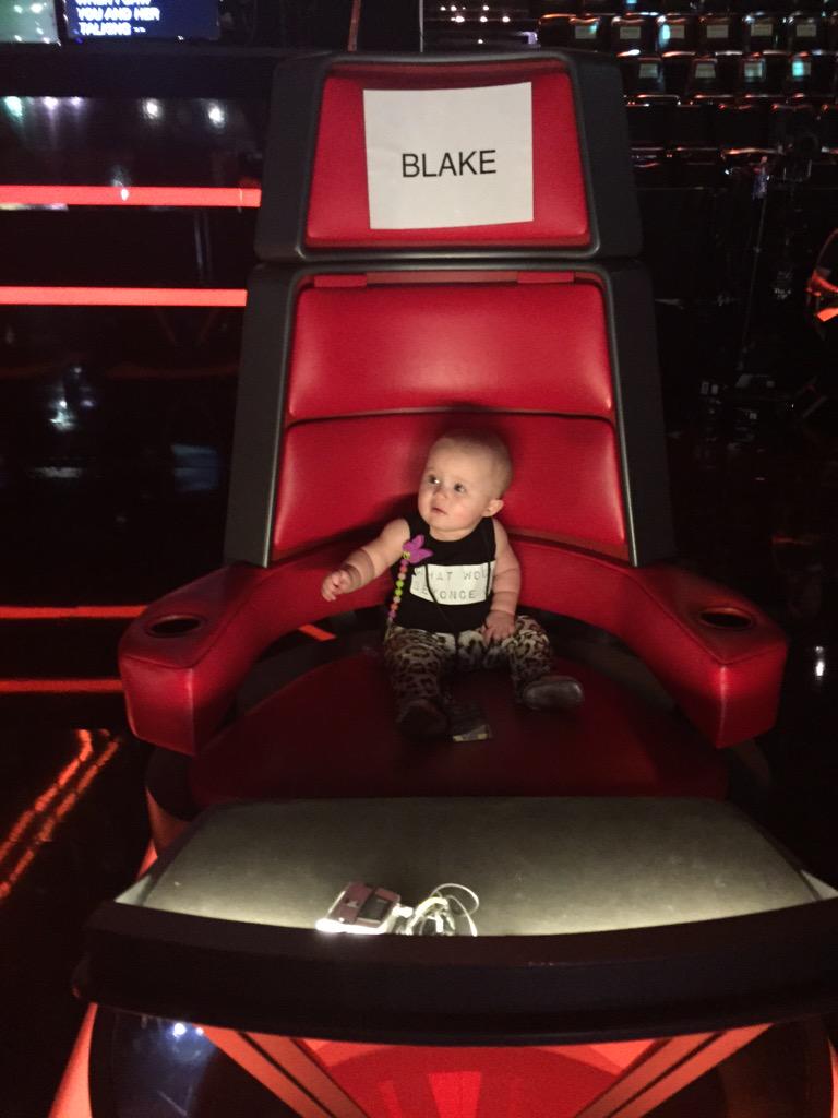 blakeshelton's tweet photo. Hey @kelly_clarkson.. Is River trying to get my job? http://t.co/bXEUx0jiKj