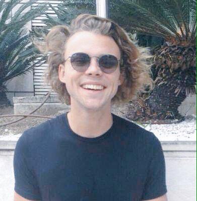 VolatileHonesty's tweet image. //my sUNSHINES