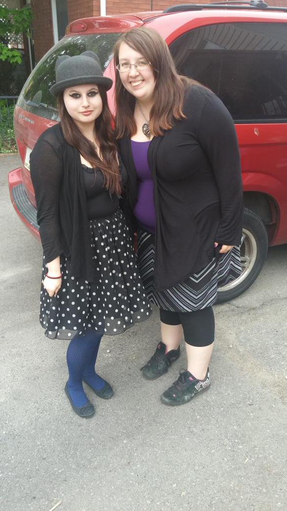 KathleenRedrum's tweet photo. Us looking fabbbb. ❤ @BLaurieG http://t.co/WNvoXmWX1E