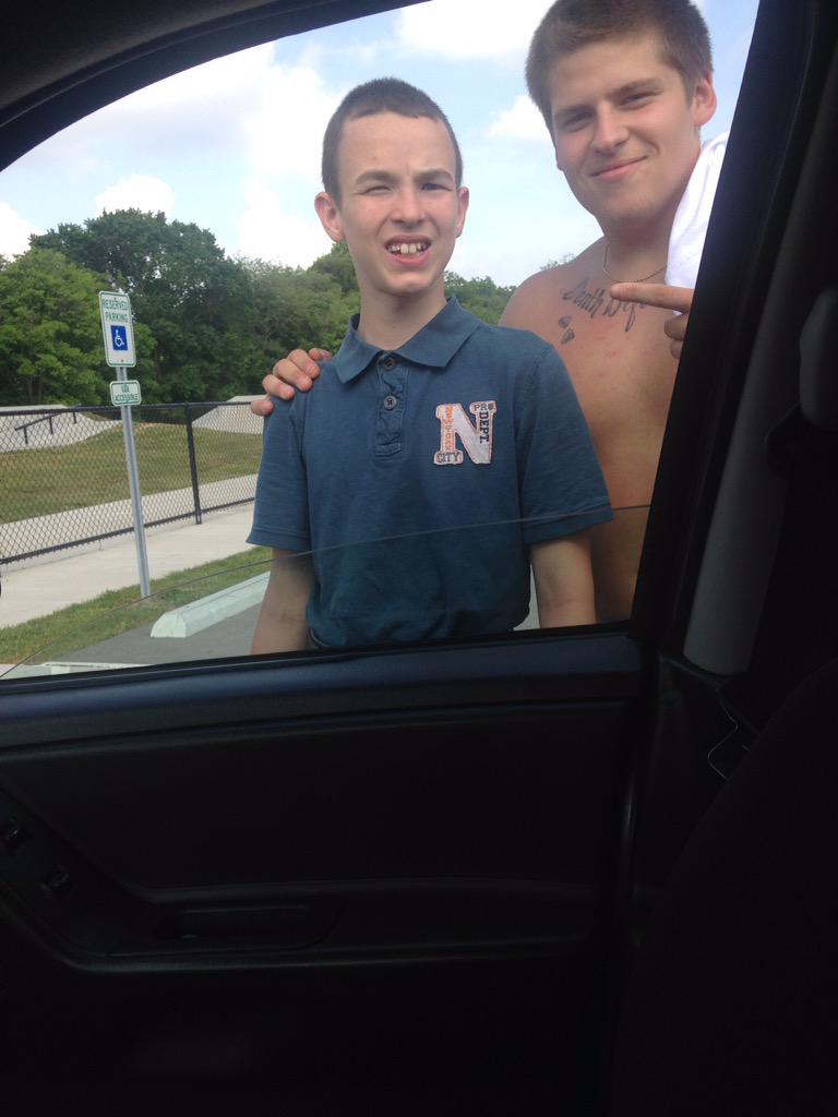 brandon_pewitt's tweet image. My boy spence out here preaching today #pastorspence #dropknowledge
