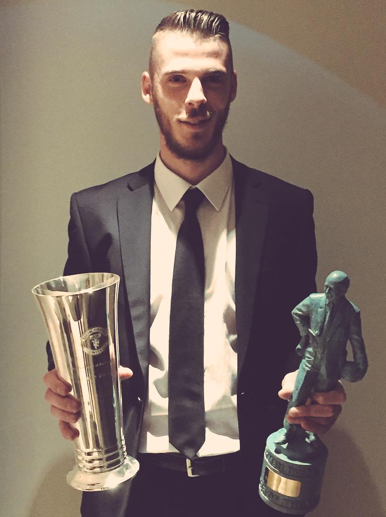 D_DeGea's tweet photo. A very big THANKS everyone! Muchísimas GRACIAS a todos! 😃 #mufcpoty http://t.co/7F600FC2dw
