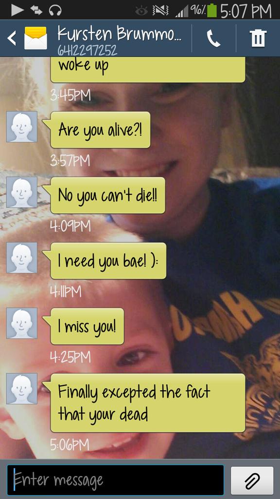 Ashlynhml's tweet photo. Kyrsten loves me ♥ @Brummond6372 http://t.co/IVbwelkX1h