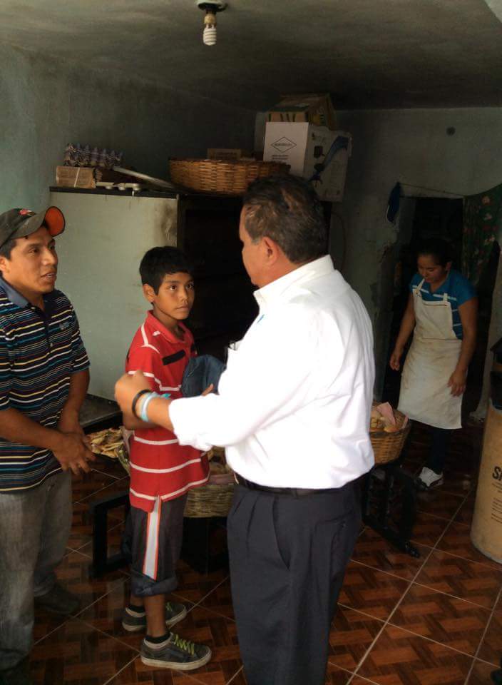 jorgesolergomez's tweet photo. En #ElFresno, piden incentivar el campo y la ganadería. Por ellos quiero trabajar. Por un México sustentable #VotaNA http://t.co/JNbqTKAkaf