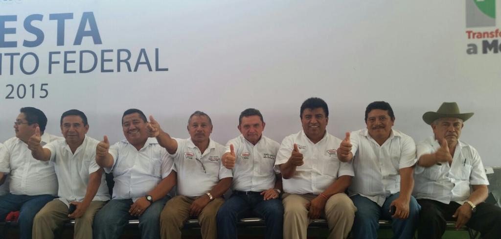 rubencarrillo_s's tweet photo. Presente en la Toma de Protestas de Activistas del V Distrito con mis amigos candidatos. #ActivistasPRIYuc http://t.co/oJoqVbBA5n