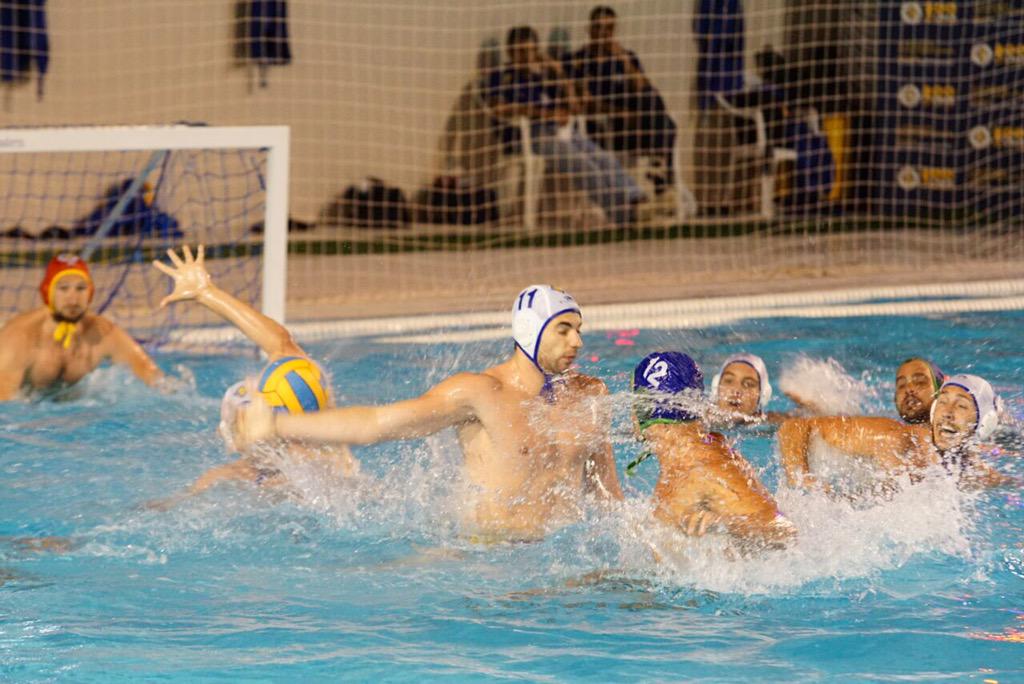 waterpolistacom's tweet photo. #PlayoffsDHM | Al final del primer tiempo, @CNAB_oficial pone una ventaja de 3-0 ante el @CEMediterrani #redultadosWP http://t.co/PlQ1Uuyr6R