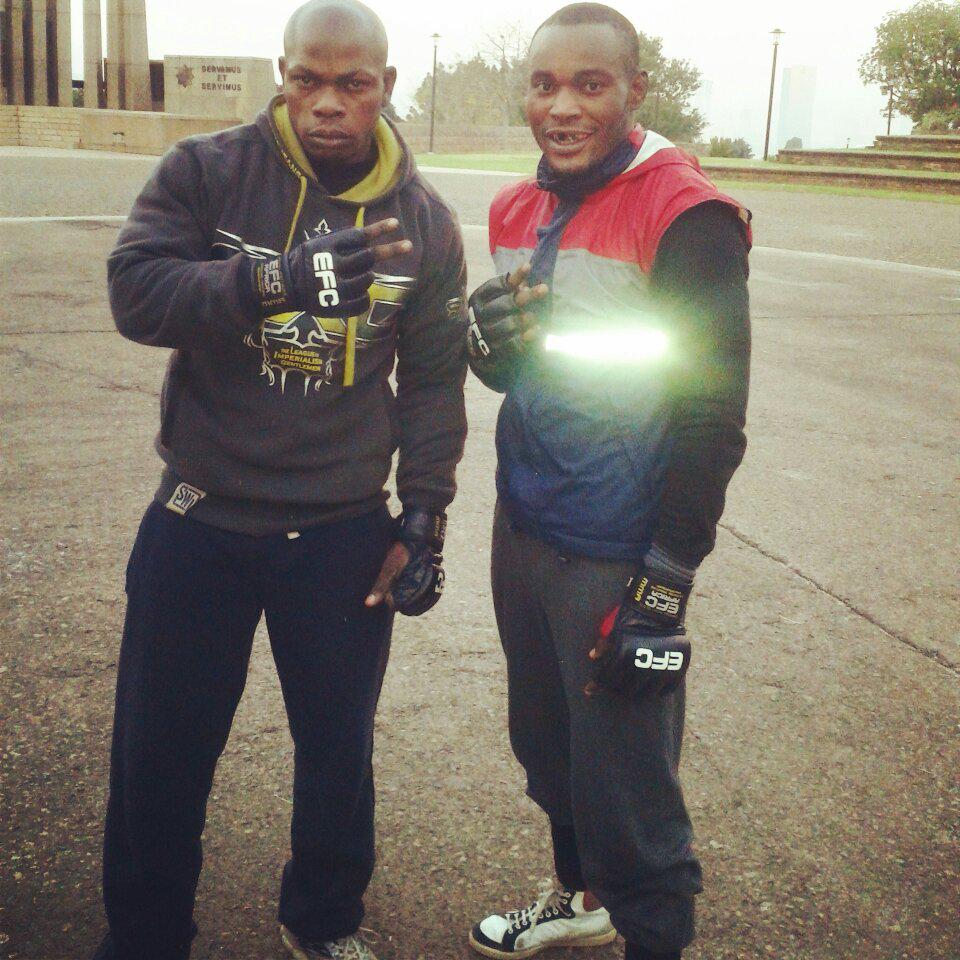 anicetkanyeba3's tweet photo. #Team#Bayoka#kanyeba Anicet am ready for fight I  EFC 40 http://t.co/uMd9n7p1Kg