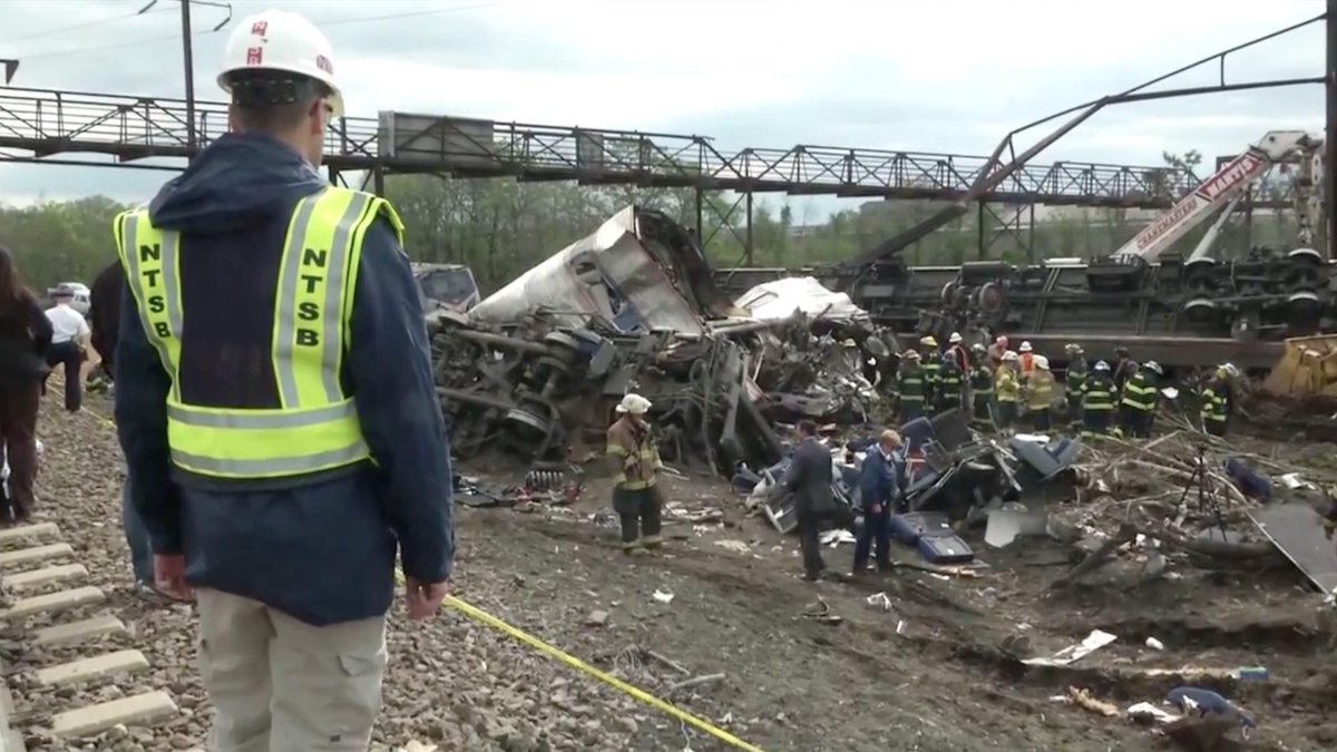 DHN_News's tweet photo. See What Technology Could Have Prevented Deadly #AmtrakCrash http://t.co/9hIq4RC90R #PTC http://t.co/jmJ3LqEu0R