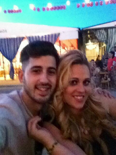 mariagc_90's tweet photo. La más corta, la q ha sabido a poco... Pero sin duda alguna la mejor @JohnnyCG10 Tq mujero #Feria2015 http://t.co/73FYvjAhL1