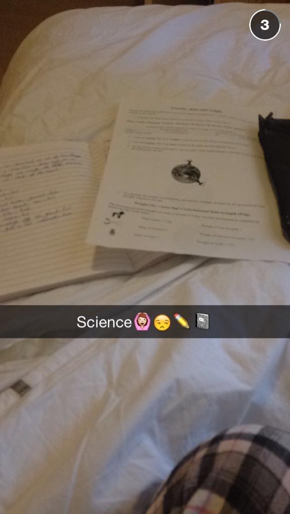 chloe_connaghan's tweet image. Wee sisters feelin the pressure too😅 #firstyearstruggles