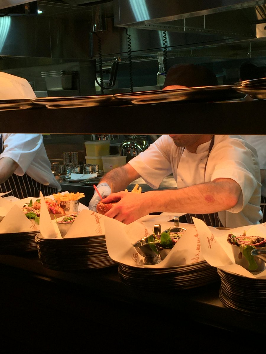 handdrawngoods's tweet photo. Having a fantastic dinner at the newly opened @burger_lobster. Check out their fascinating #handdrawn website! http://t.co/foX6UMhtYe