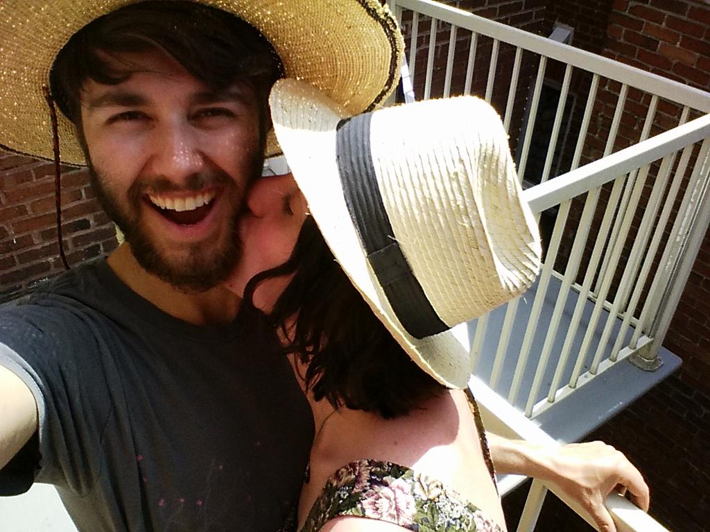 AndrewFarmEd's tweet image. Planting the balcony garden! #urbanag #mtl