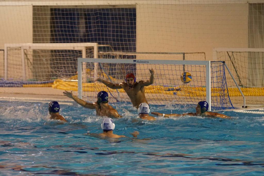 waterpolistacom's tweet photo. #PlayoffsDHM | Este fue el gol que anotó el brasileño Felipe Perrone para el @CNAB_oficial al borde del descanso http://t.co/O5TABfIJao