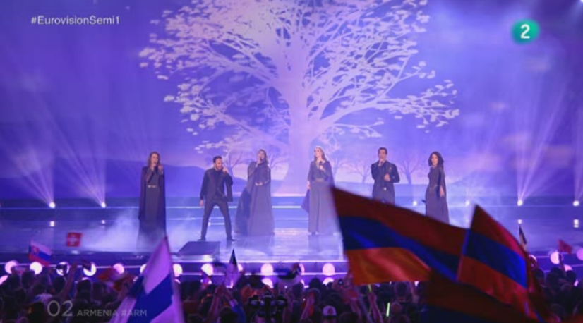 GHVIP_RN's tweet photo. ¿Crees que la canción de Armenia #ARM debería pasar a la Final?
RT - SÍ
FAV - NO
#EurovisionSemi1 #AskEdurne http://t.co/f2J8t4nqhY