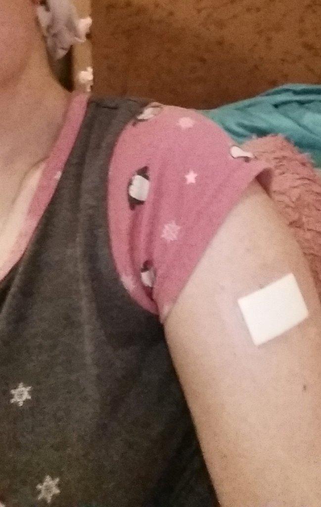 LibraSingerX's tweet photo. Lush raspberry bubble bath 🛀 🎀  Got my new #fentanyl patch on, ready 4 the next few days in bed under drs orders 💖👑 x http://t.co/QcZsb1j14F