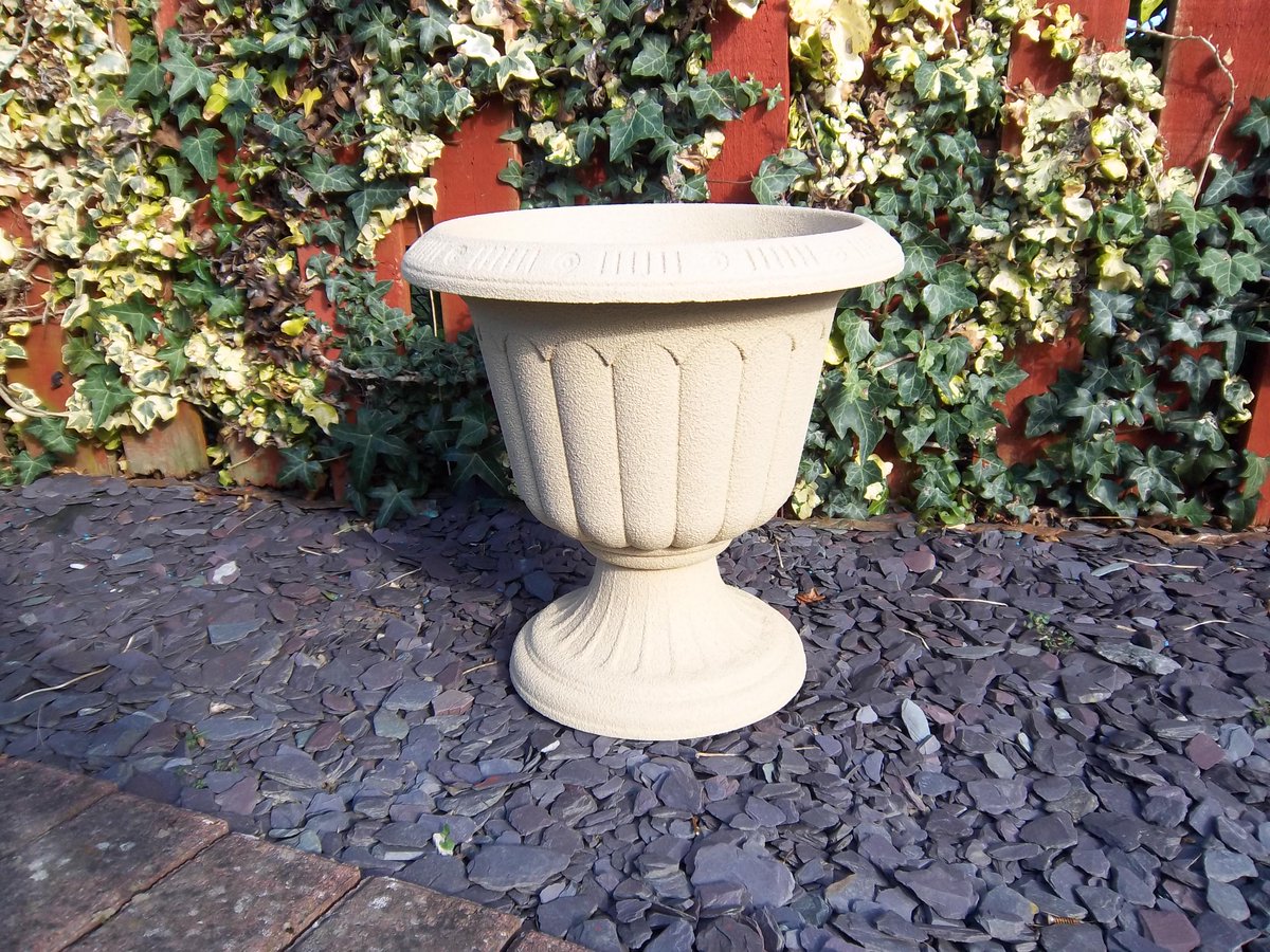 CDMstone's tweet image. Beautiful lightweight stone planters ready for the summer! NOW 10% discount when you come to us directly!