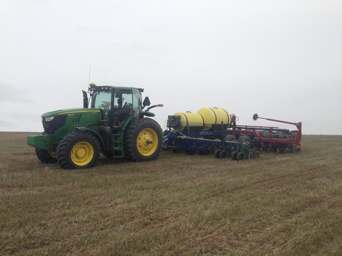 Kayton_Int's tweet photo. John Deere 6190R &amp; BlueJet Land Tracker 9400 with Strip Cat Units &amp; Case IH 825A3PM 8R36" Twin Row Planter #plant15 http://t.co/DF3PSIej3j