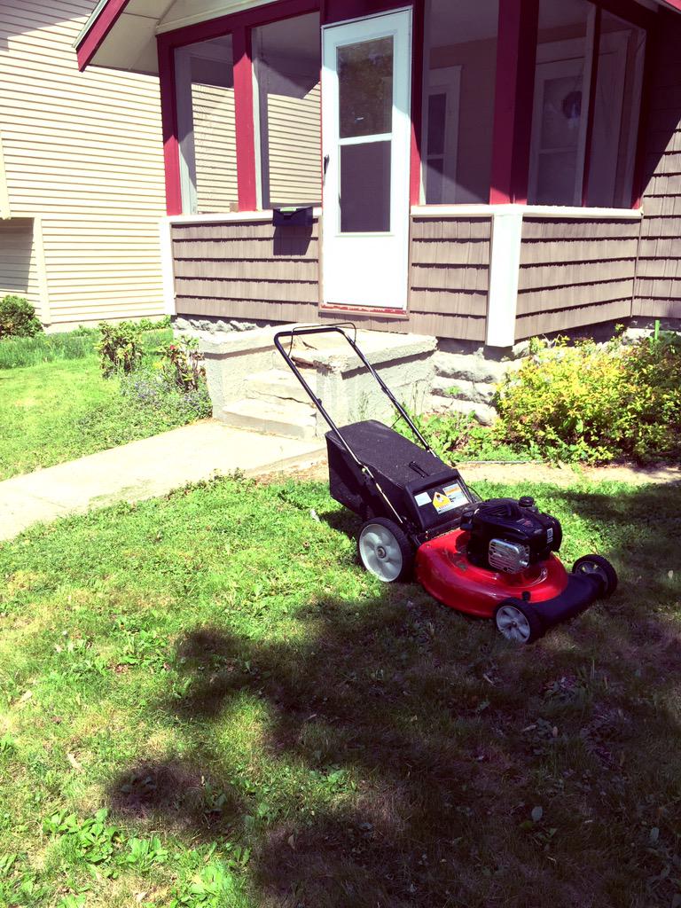 asketchyfish's tweet photo. First time ever lawnmowering!! #bugtree http://t.co/CQmTxyrjCg