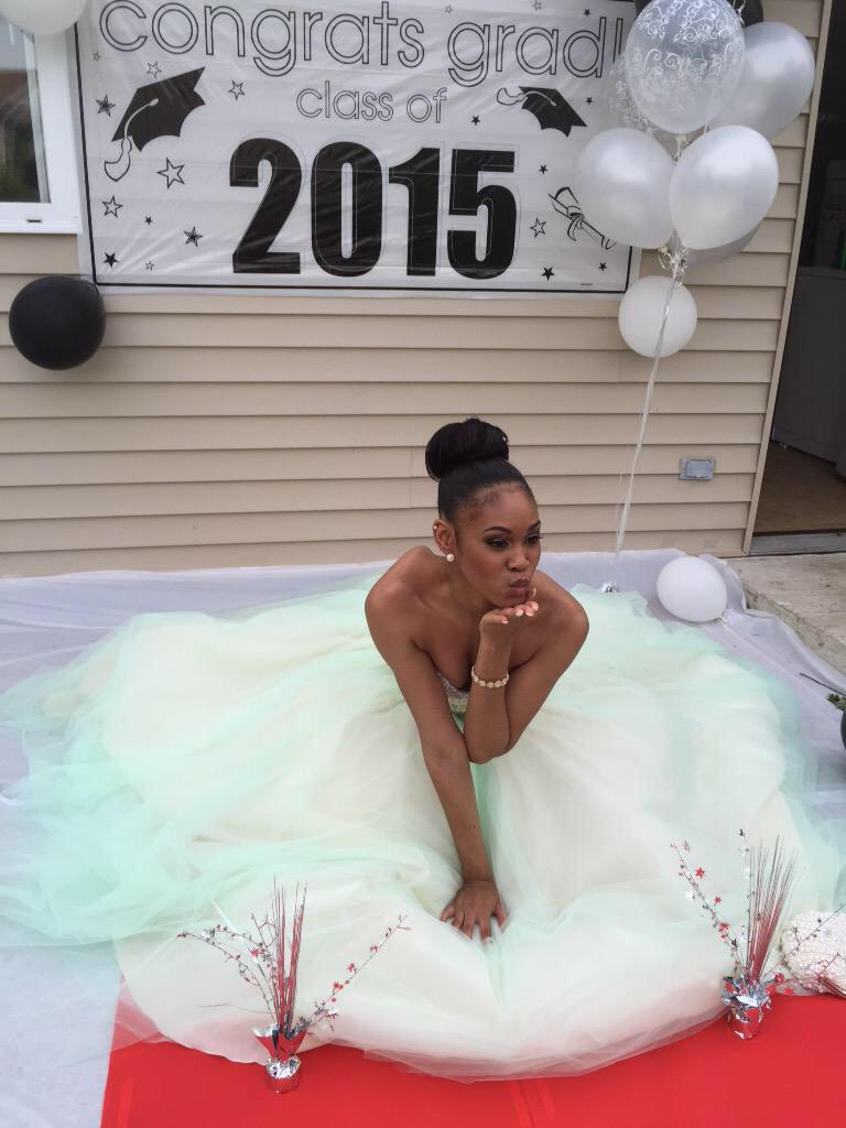 PromPics015's tweet photo. This is so cute!!!  #Prom2k15 

@SydReyn http://t.co/uYdLIPxOpK