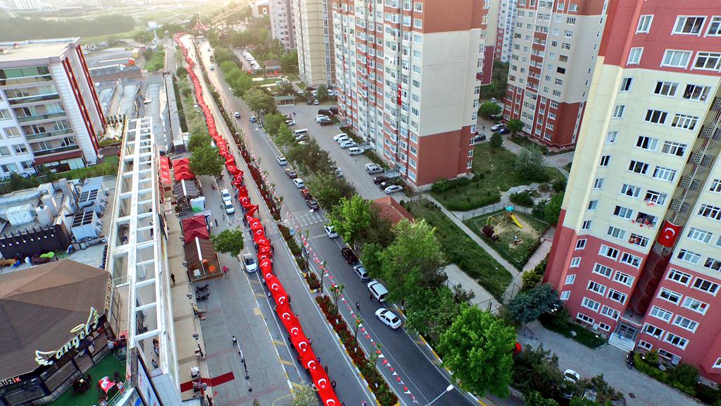 TmAirstudio's tweet photo. 1919 metre devasa TÜRK BAYRAĞIMIZI havadan görüntüledik. @ELAPROTV @beylikduzubeltr http://t.co/2TWoZO0aZE