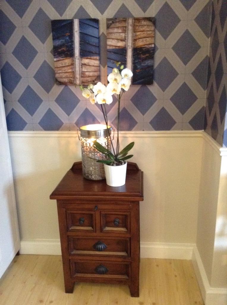 JeddaDowney's tweet photo. Behind the scenes lols with my TV Hubby @NevilleKnott I adored this room #NevillesDoorstepChallenge #DIY @TV3Ireland http://t.co/oIR4sYGZke
