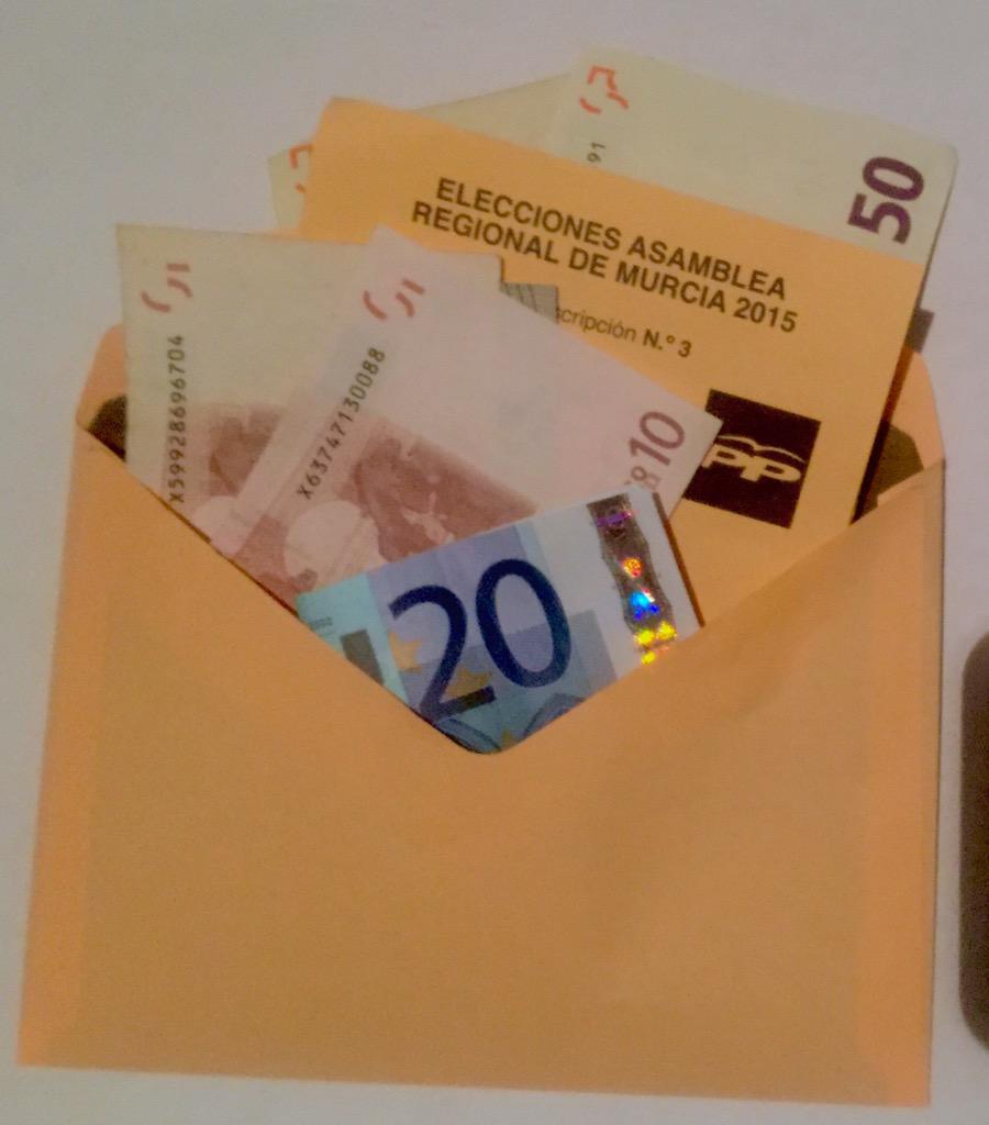 MurciaNotSpain's tweet photo. Que gracioso el sobre que me acaba de llegar. Creo que ya sé a quién voy a votar. #Elecciones2015 http://t.co/zgiibxTjxn