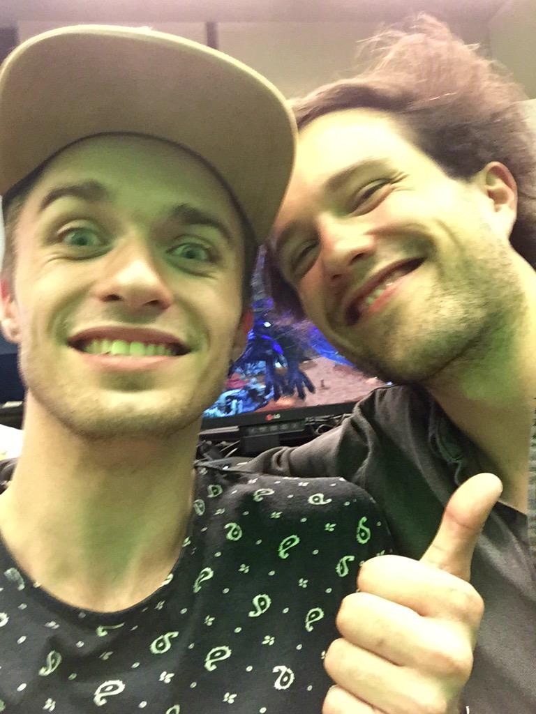 Live terminé : merci à TOUS d'être passé c'était un super moment ! Une photo du senpai <a href="/mamytwink/">Mamytwink</a> en remerciement :D