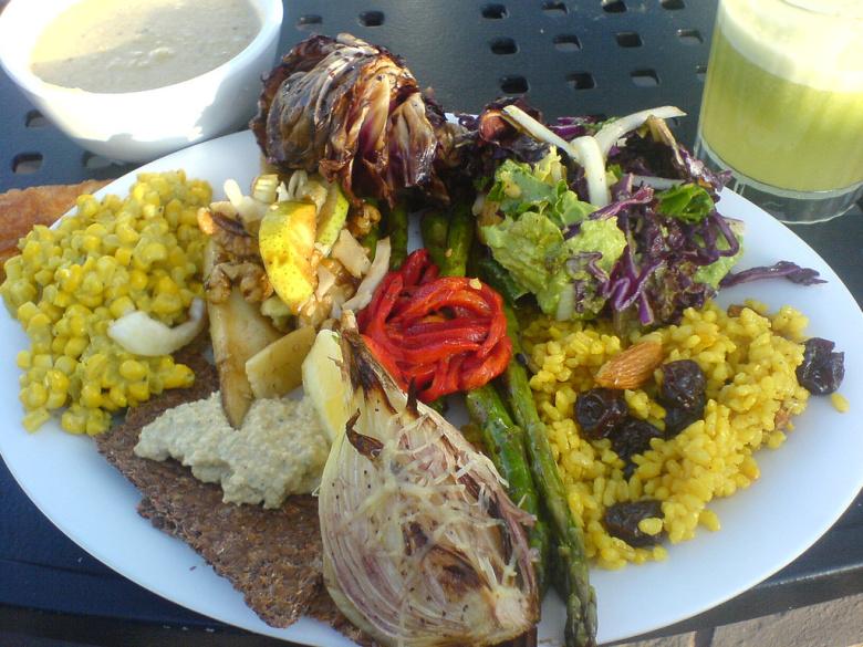 VentureBeat's tweet photo. New research may help you survive Silicon Valley’s lunch economy http://t.co/xDd4btg0Yx http://t.co/Yff8e0bPlW