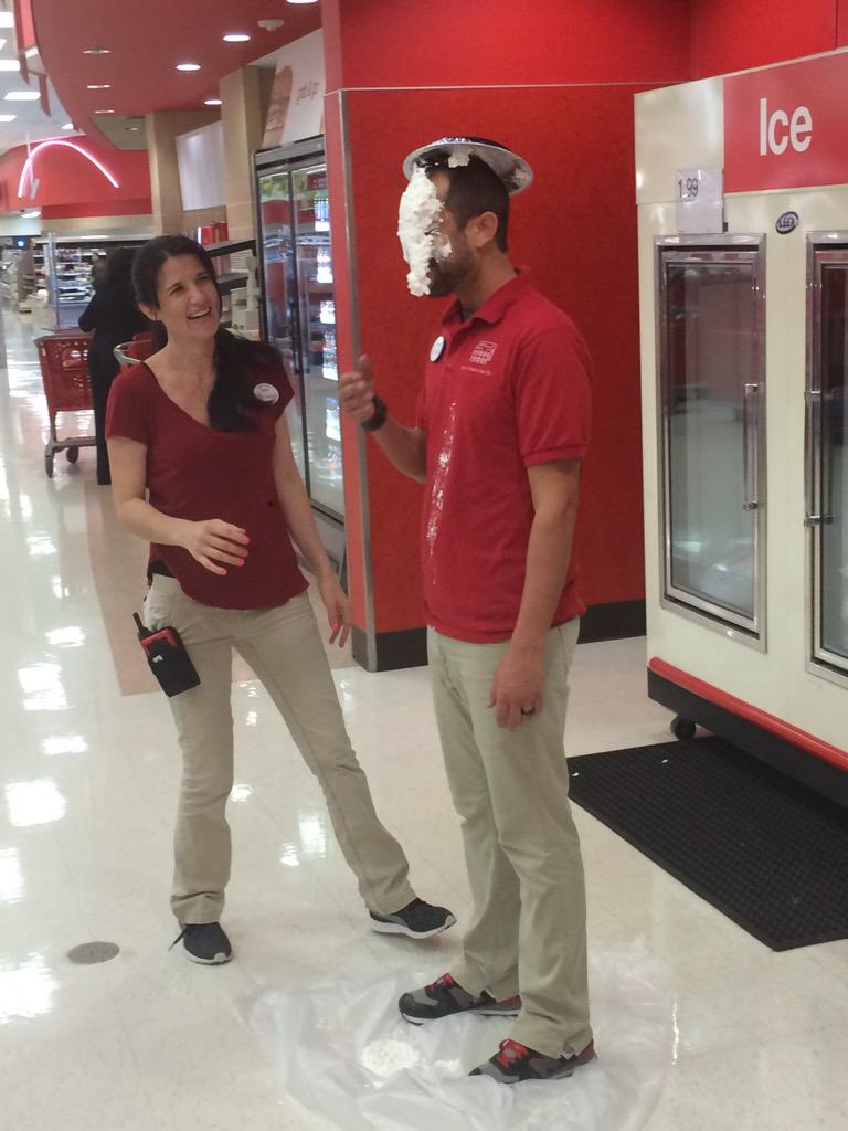 ENolin's tweet photo. Checking out with 10 REDs on board! Had so much fun as LOD!!!#T2520IsPopping @BeckyHasik @DForbes360 @JenniferTGT http://t.co/UYawSFav1M