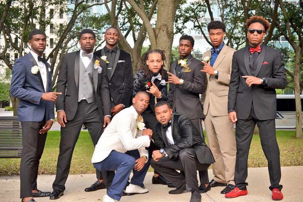 PromPics015's tweet photo. Whole squad riding 👌👀 #Prom2k15 

@ep_2wenty3 http://t.co/EBAEyeFoVR