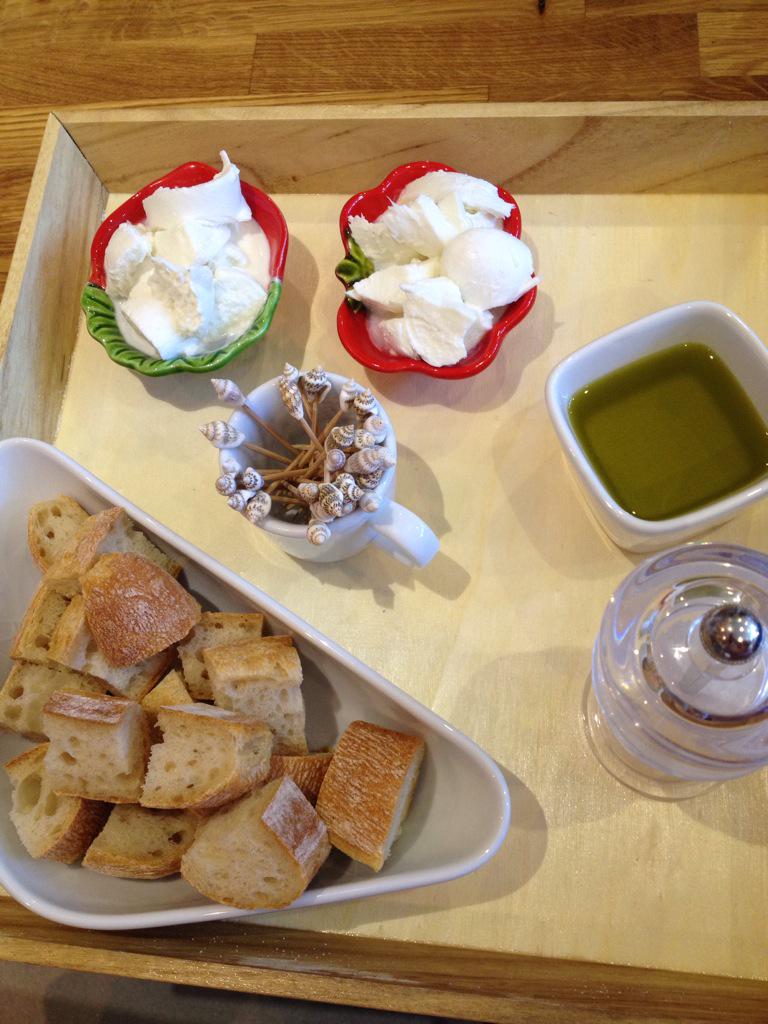 We we're treated to delicious antipasti - incl the most fantastic olives!! @StrettiSheff