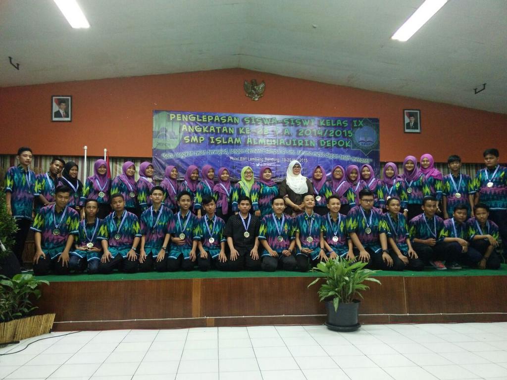 SMP_ALMUHAJIRIN's tweet image. Prosesi penglepasan angkatan 28 SMPI Almuhajirin 19-5-2015 @ Hotel BMI Lembang Bandung #class93