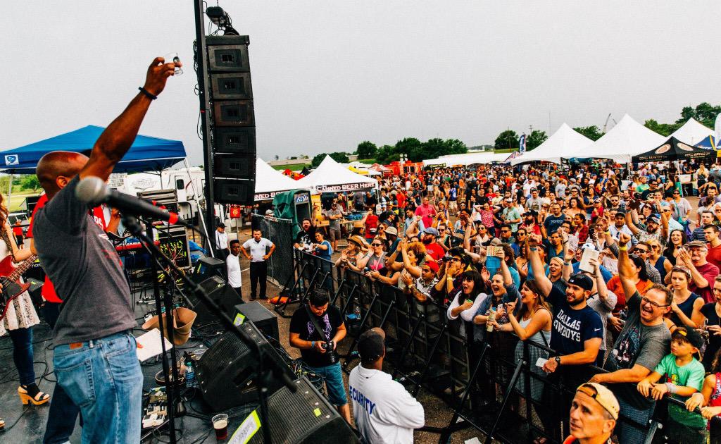 unkydrew's tweet image. @GreatDonovan @NotJackKemp front row saluting you guys at untapped fest. #p1power