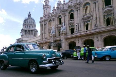 CollectingMiles's tweet photo. Planning a trip to #Cuba? Here's what you need to know: http://t.co/1jTlkr9ucp @USNewsTravel #TT http://t.co/bhmuNBkccp