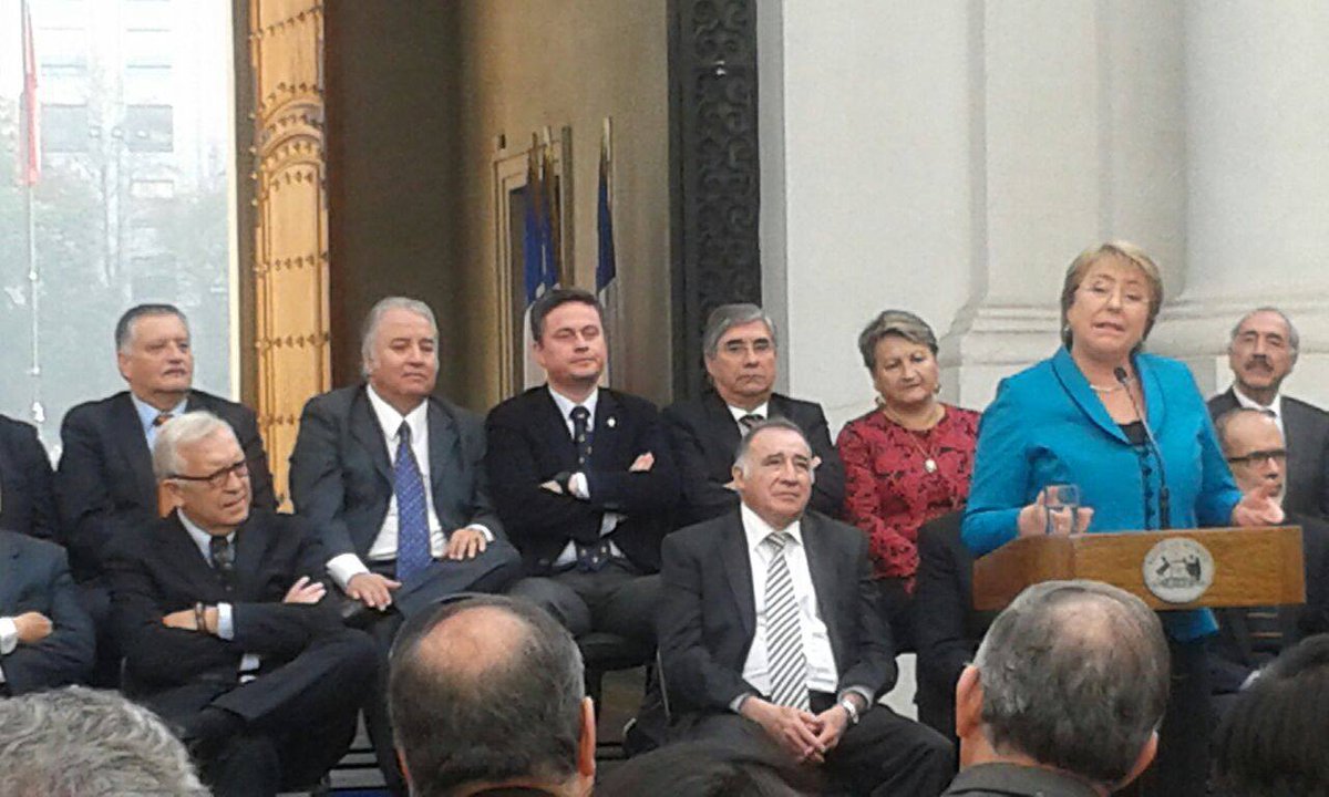Presidenta Bachelet firmó proyecto de Ley que reúne materias del Protocolo de Acuerdo
asemuch.cl/index.php?opti…