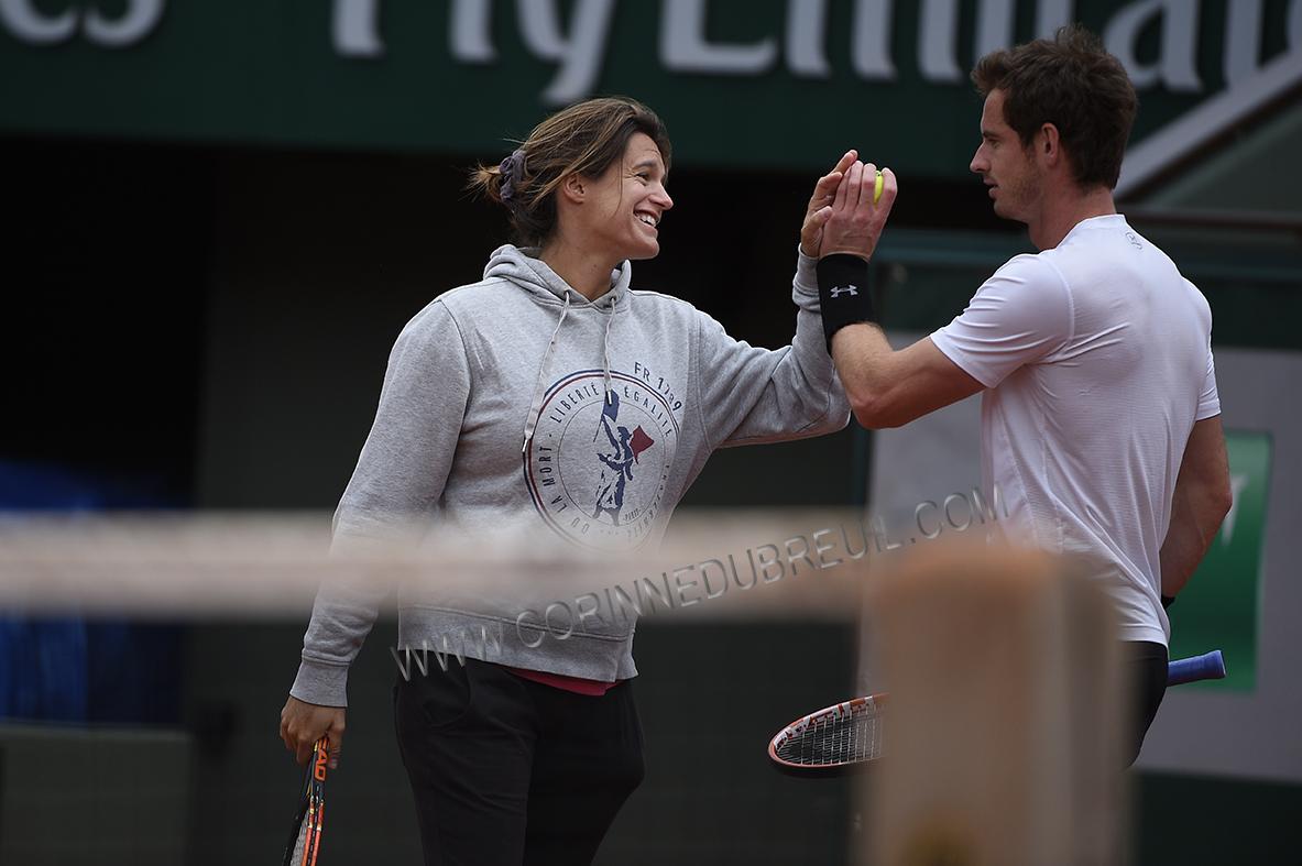 corinnedubreuil's tweet photo. We can call that #KnowingGlances  between @AmeMauresmo and @andy_murray #complicity #RG15 http://t.co/anxdIqikgb