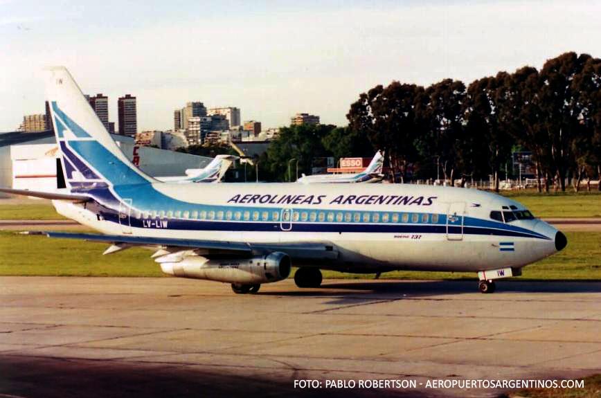 aviacionline's tweet photo. Apoyo la campaña para sumar un 737 con retro livery de @Aerolineas_AR! http://t.co/3fRQorQKR3 http://t.co/mpCk6lBQLC