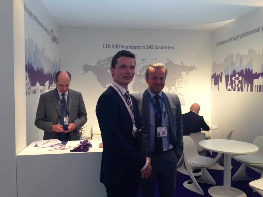 MarielleWieman's tweet photo. Was succesvolle beursdag op #Realty2015 in Brussel met @correntier. Veel nieuwe contacten en content voor @NeVaPNL! http://t.co/75WgbHDfii