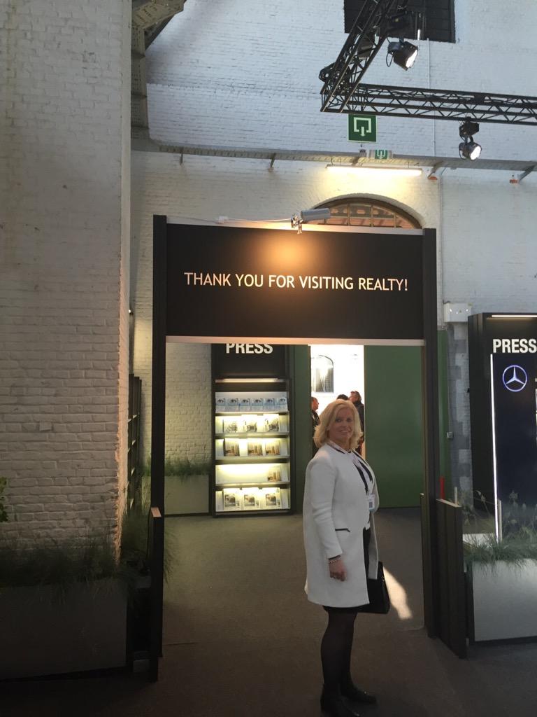 MarielleWieman's tweet photo. Was succesvolle beursdag op #Realty2015 in Brussel met @correntier. Veel nieuwe contacten en content voor @NeVaPNL! http://t.co/75WgbHDfii
