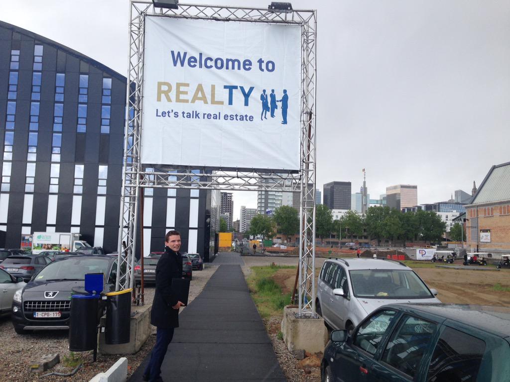 MarielleWieman's tweet photo. Was succesvolle beursdag op #Realty2015 in Brussel met @correntier. Veel nieuwe contacten en content voor @NeVaPNL! http://t.co/75WgbHDfii