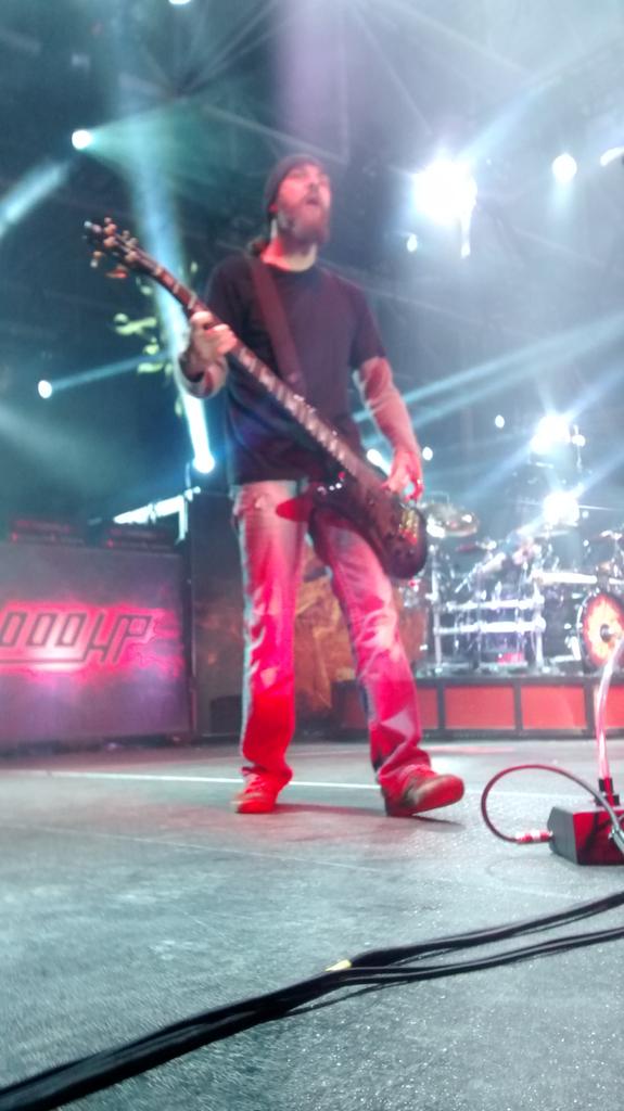 jamesfinney5's tweet photo. @gypsyrosebaby @Robbie_Merrill @Godsmack_Music @SullyErna http://t.co/nRiN5y8o0z
