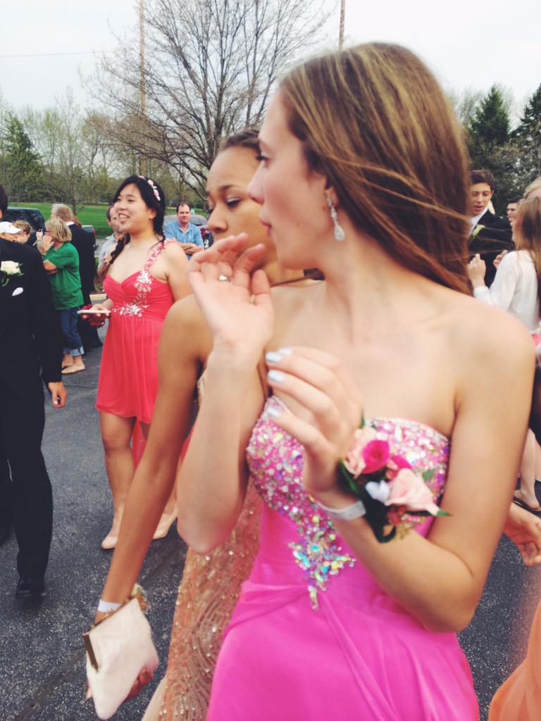 lexi_n_i_knoit's tweet photo. Happy birthday to one of the craziest girls I've ever met 😂❤️ miss you so much #4thgradebffs #mrsullivan #french http://t.co/fWnwxzZ28F