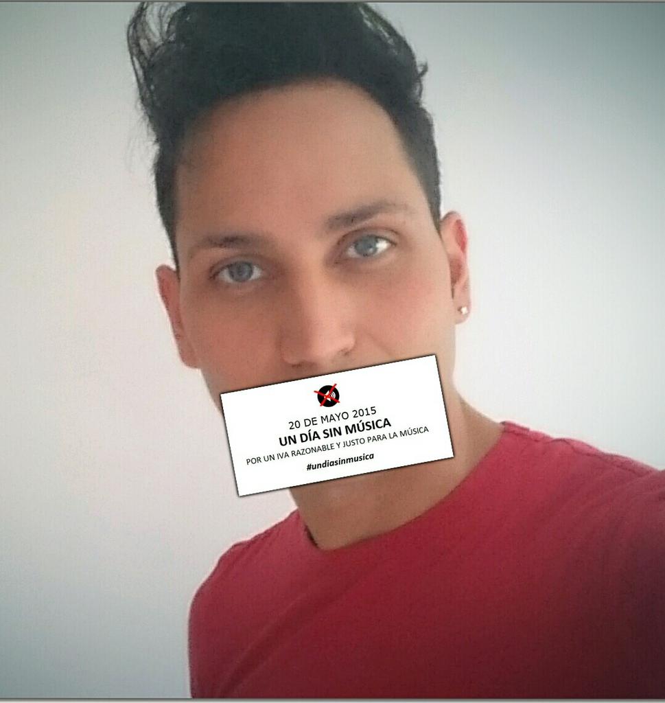 LeoGarciaOfi's tweet photo. #undiasinmusica por lo justo para la musica firma aquí http://t.co/NNTVrEd1aA http://t.co/xCfiRZQVct http://t.co/kuXBU9prkG