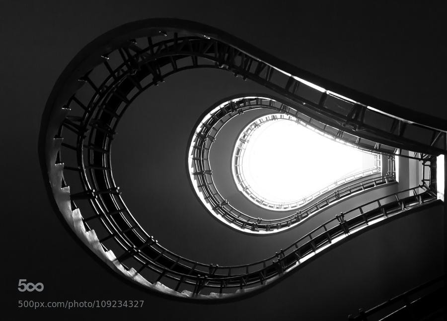 CoverGap's tweet photo. Lightbulb at the ... - http://t.co/b0KWCmHQo3 #Architecture #BlackAndWhite #Bulb #CafeOrient #Cubism #Cubist http://t.co/oNDrYbSZEM