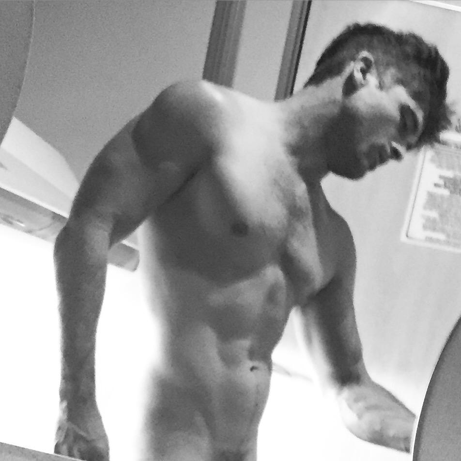 mamahartx's tweet photo. I'm 36 now. Gotta try to hold it together another 4 years. Then I can ride out the Daddy thing. #Natty #preDaddy http://t.co/vlQQq3CaxA
