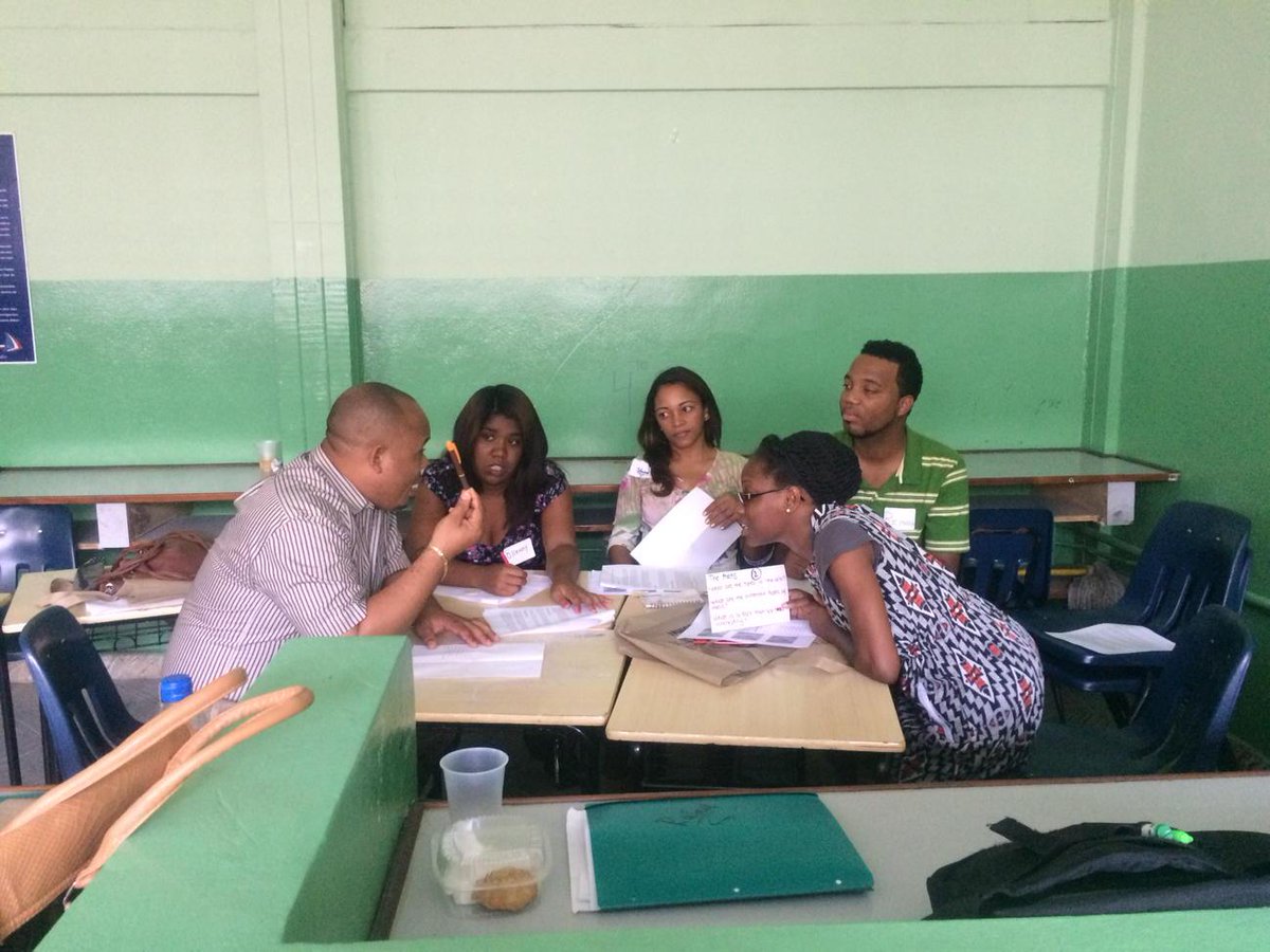 ProfJenCollins's tweet photo. Crystal sharing strategies with her Dominican colleagues #jbip2015 #Queensabroad http://t.co/Jy81VtoBHS