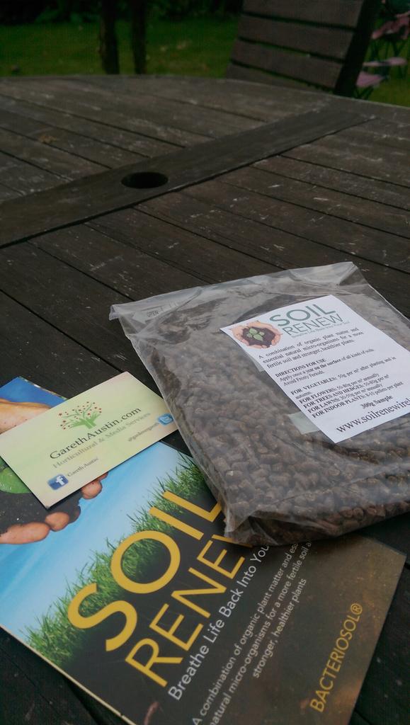 GardenerGareth's tweet photo. Lots of chat about @SoilRenew on the grapevine....picked up some to do some trailing with... http://t.co/wTnCbWYW0o