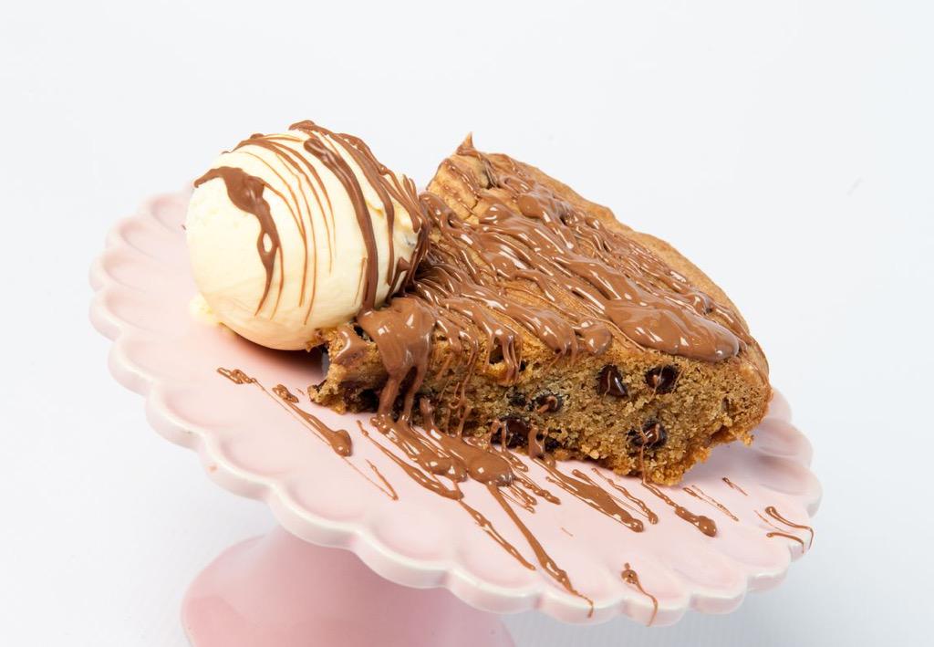wake_cake tweet picture