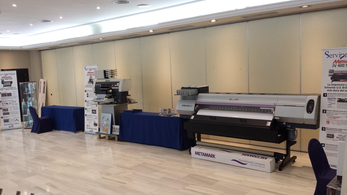 ServiprinterSL's tweet photo. Buenos dias el #DEMOTOUR2015 #Málaga da su pistoletazo de salida, así nos quedó el salón cuando terminamos anoche http://t.co/csNj8jjPoc
