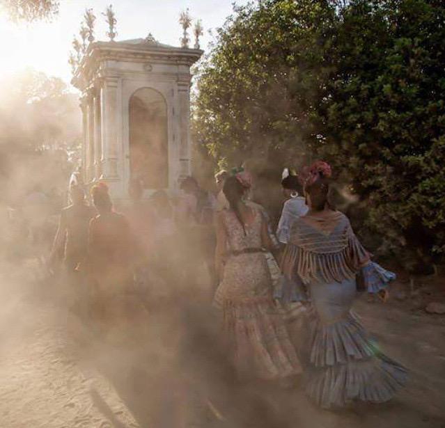 Romeristass's tweet photo. Se vuelve a caminar
El día se ha abierto como una inmensa flor amarilla y poco a poco vamos desandando lasveredas
1/1 http://t.co/s0B4zWlTV7