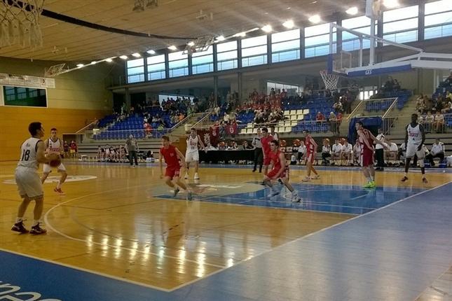 CompeticionFEB's tweet photo. Brutal!! Mikel Sanz consigue 76 de valoración en el campeonato de España Cadete Masculino! http://t.co/xB1k7snBxF http://t.co/vW3kXAgbeS